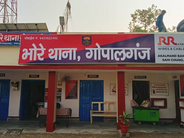 एटीएम से उड़ाए रुपए, प्राथमिकी दर्ज